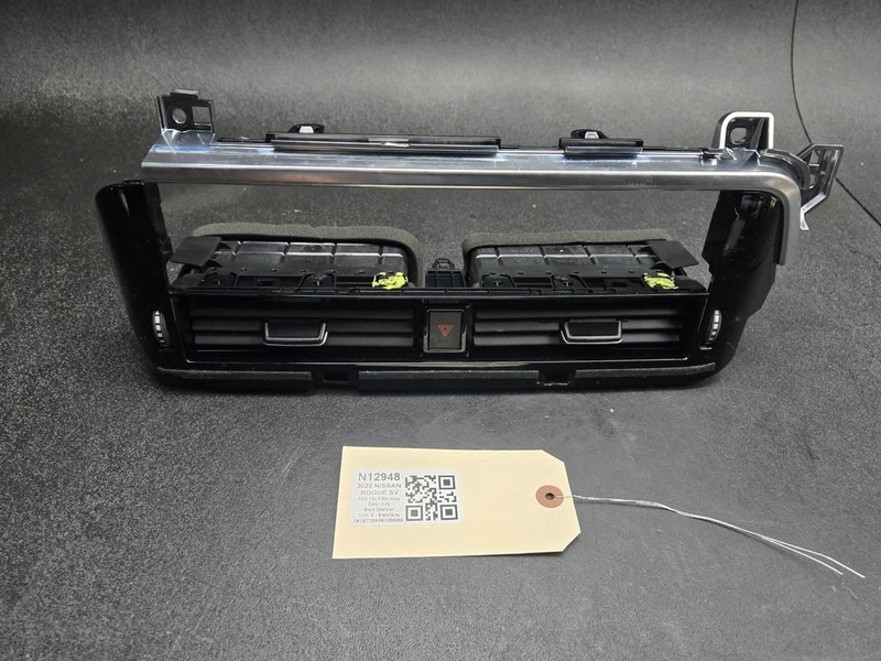 Dashboard Center Air Vent Grille 2022 Nissan Rogue 68750-6RR2A 2021 2023 - 2025