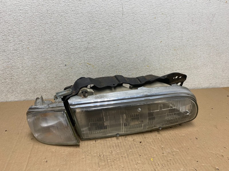 1990 to 1993 Infiniti Q45 Passenger Right Side Halogen Headlight OEM P8964 DG