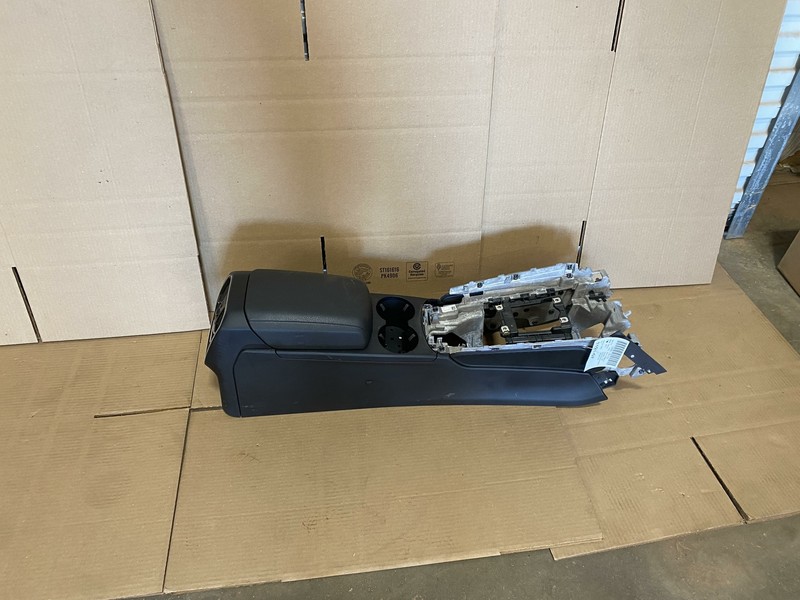 2015-2018 PORSCHE MACAN FLOOR CENTER CONSOLE STORAGE ARMREST BLACK OEM