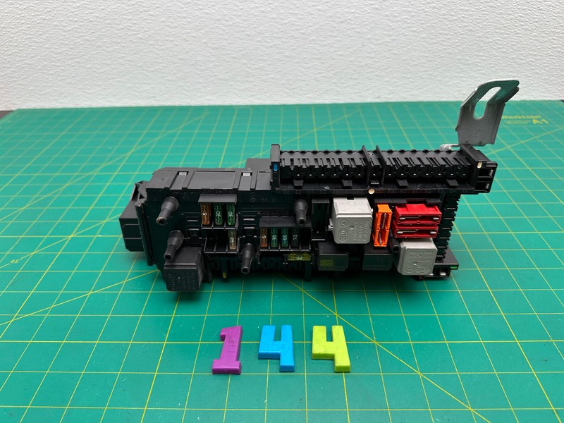 12-14 Mercedes C-class W204 REAR SAM MODULE RELAY FUSE BOX OEM