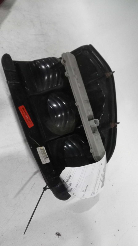 2005 Chevrolet Trailblazer Right Tail Light Assembly Black OEM 39981 Used