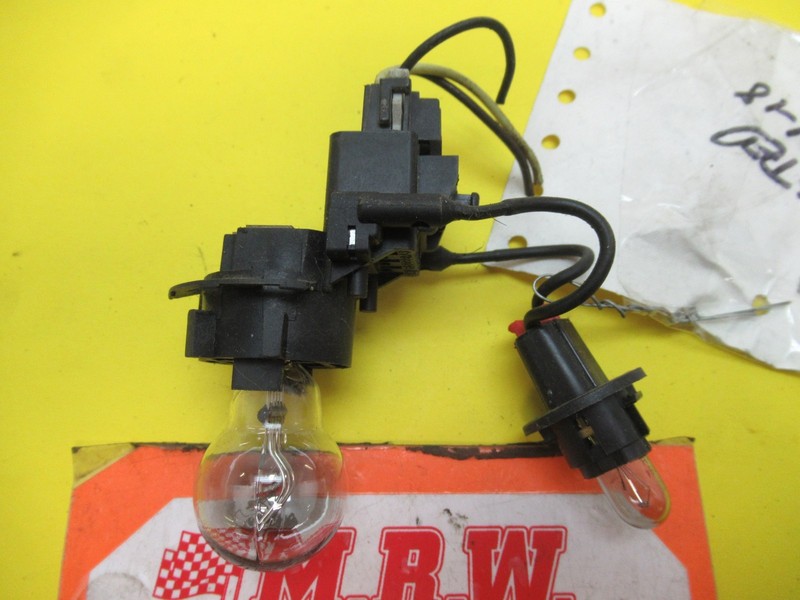 TAIL LIGHT BULB SOCKET WIRE PLUG CONNECTOR TAILLIGHT LAMP fits CAVALIER SUNFIRE
