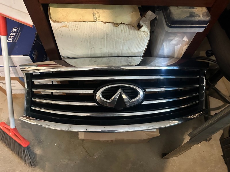 13-15 INFINITI JX35 QX60 OEM FRONT GRILLE GRILLE ASSEMBLY - CHROME W/ CAMERA