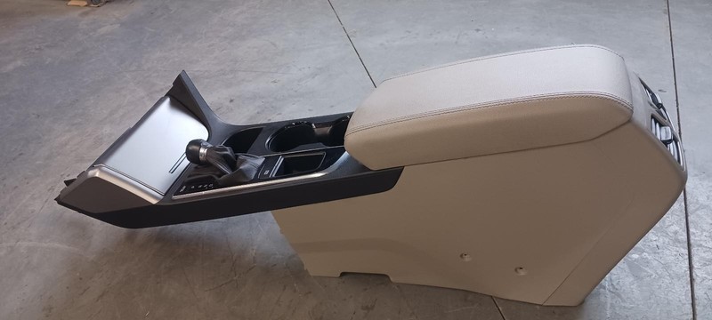 15-'17 HYUNDAI SONATA Front floor Console US built w/rear vent OEM Grade A!