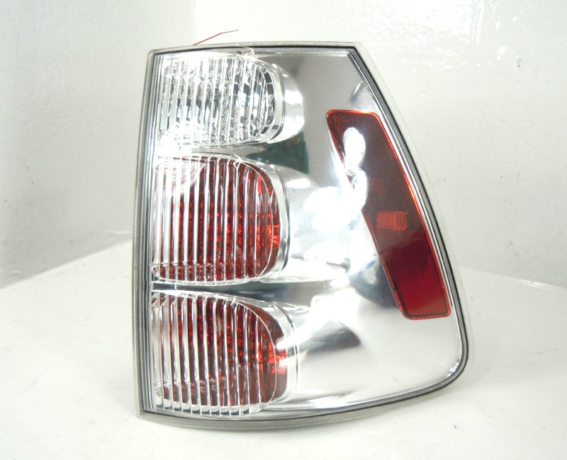 2005-2009 Chevrolet Equinox Tail Light Lamp Driver Left OEM