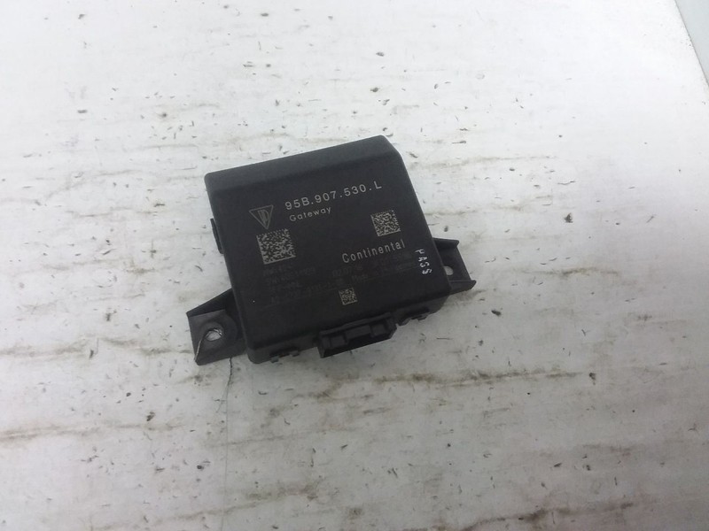Gateway Control Module 2018 Porsche Macan 95B907530L