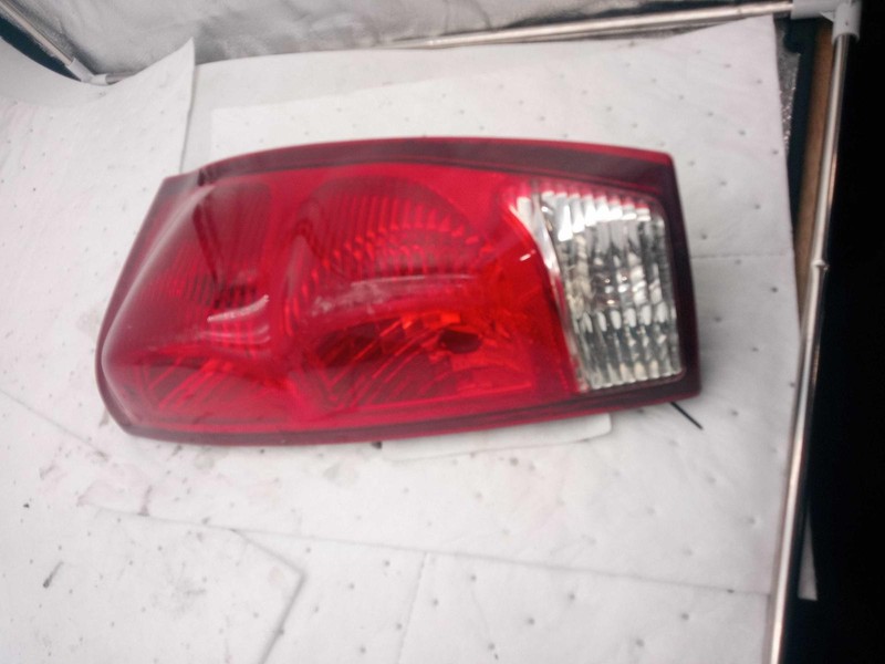 2002-2006 Chevrolet Avalanche 1500 Right Tail Light Assembly TAN 339357 Used