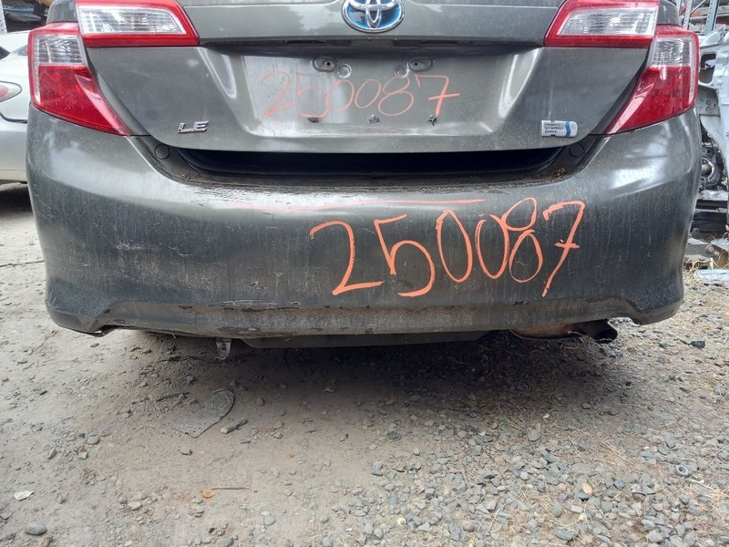 12 13 14 TOYOTA CAMRY LE HYBRID REAR BUMPER GRN-6T7 PAINT FADED