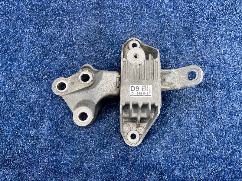 2016–2019 Buick Cascada Front Left Engine Mount Bracket OEM 13248548