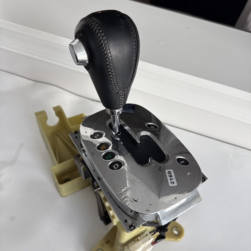 2001-2006 HYUNDAI SANTA FE AUTOMATIC FLOOR SHIFTER 2.7L 4 SPEED