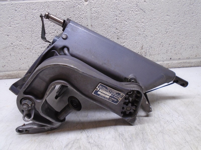 R5 Evinrude Johnson OMC 9.5 Hp Outboard Stern Swivel Bracket Assembly 380215