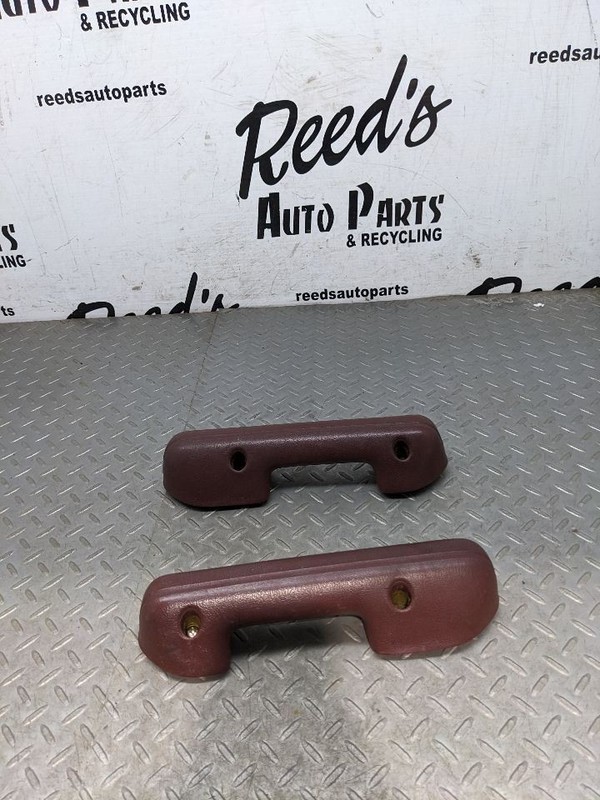 85 B2000 inner door handles / arm rest 1174022