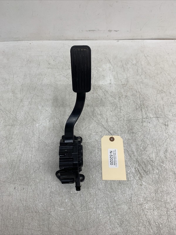 2017-2023 TESLA MODEL 3 ACCELERATION THROTTLE PEDAL TRAVEL SENSOR OEM 52020 B111