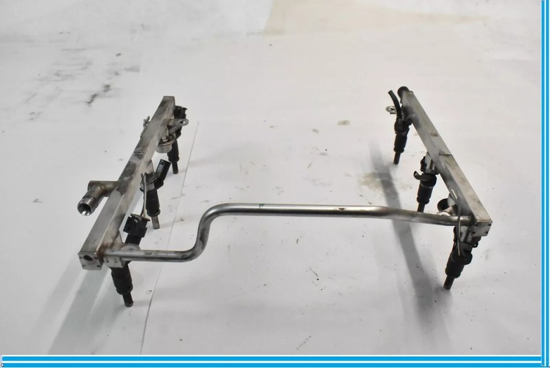 05-12 Mercedes W212 E350 C230 SLK300 Fuel Injector Rail w/ Fuel Injectors OEM