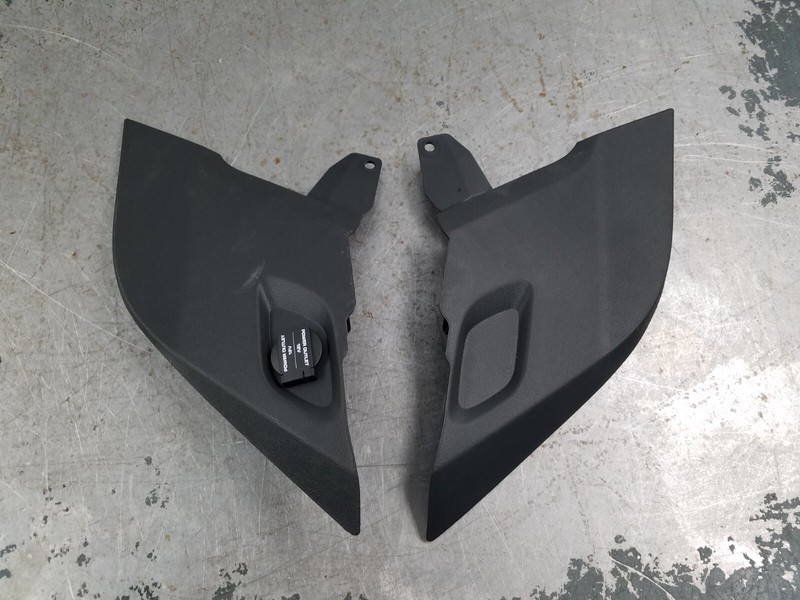 2024 Porsche Cayman GT4 RS Center Console Upper Trim Panels #74617 Z4