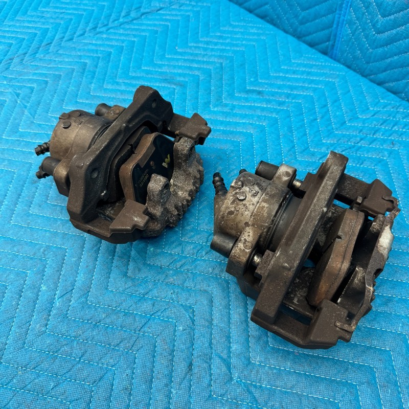 2006–2011 BMW 325i E90 Front Brake Calipers Pair OEM 57/24/300