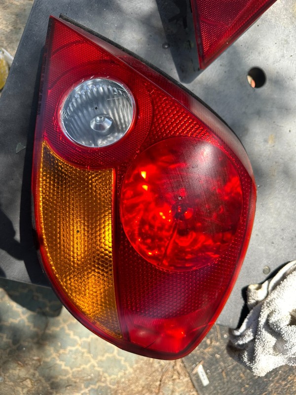 03-04 HYUNDAI TIBURON OEM RH PASSENGER SIDE TAILLIGHT ASSEMBLY