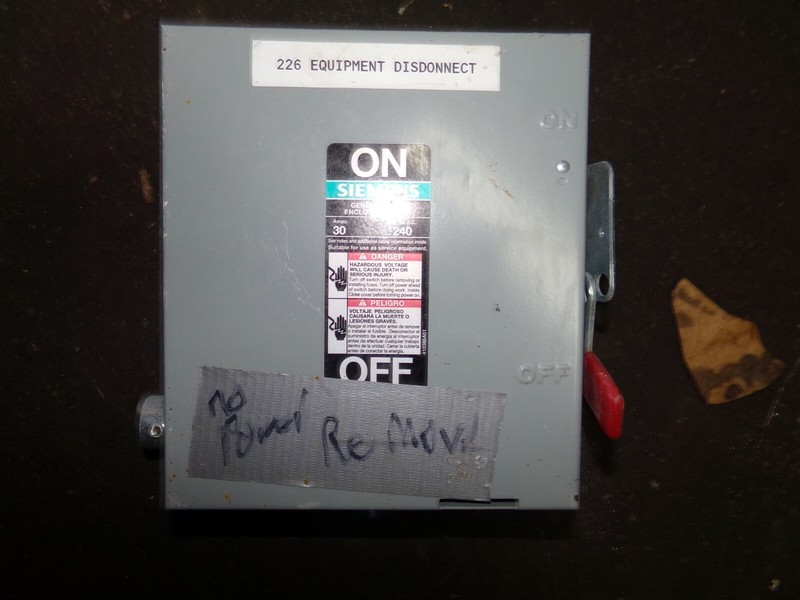 Siemens OM 0320130101 General Duty Enclosed Switch *FREE SHIPPING*