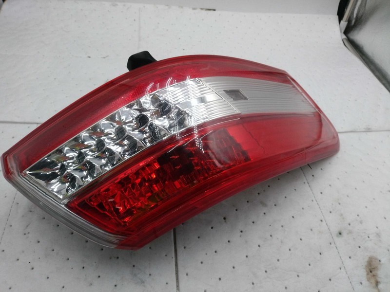 2011 Toyota Camry Left Tail Light Assembly White OEM 226216 Used 125K Miles