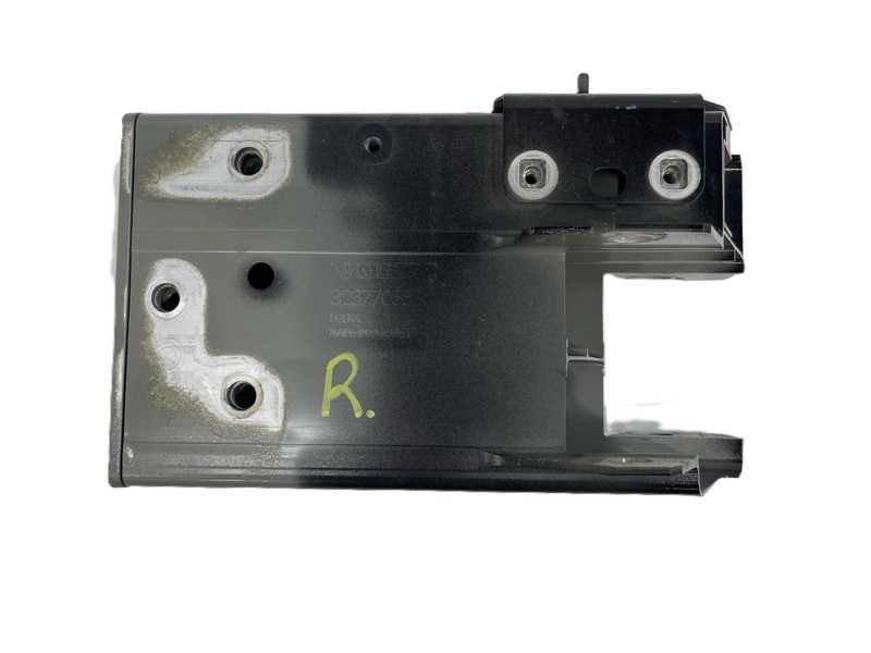 2024 Volvo S60 EV RH Passenger Front Bumper Bracket W/ Hardware 32377058 OEM