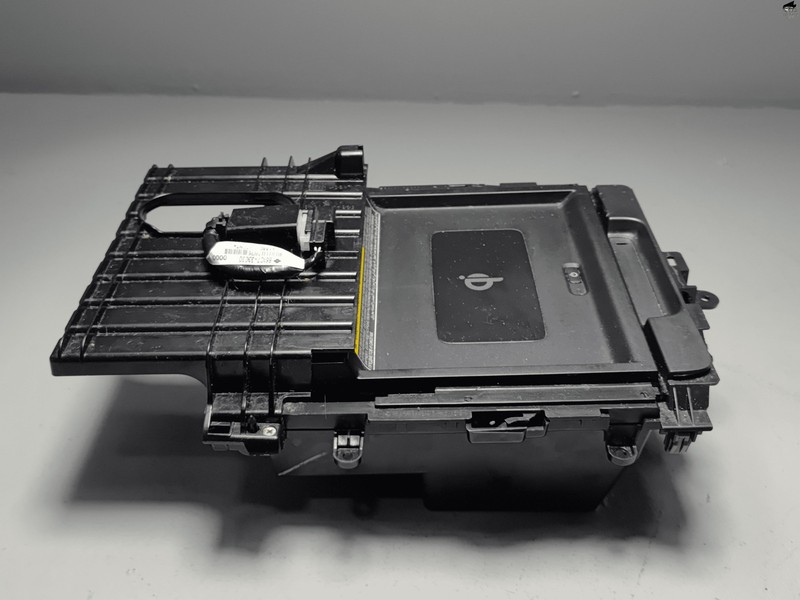 TOYOTA CAMRY XSE CENTER CONSOLE COMPARTMENT & WIRELESS CHARGER OEM 2018-2024