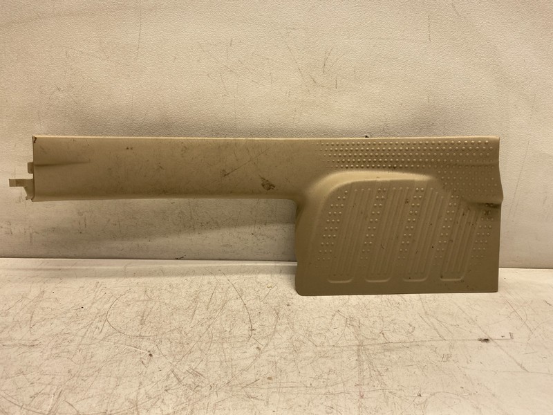 2004-2007 TOYOTA HIGHLANDER RIGHT SIDE REAR DOOR SILL SCUFF PLATE TRIM PANEL