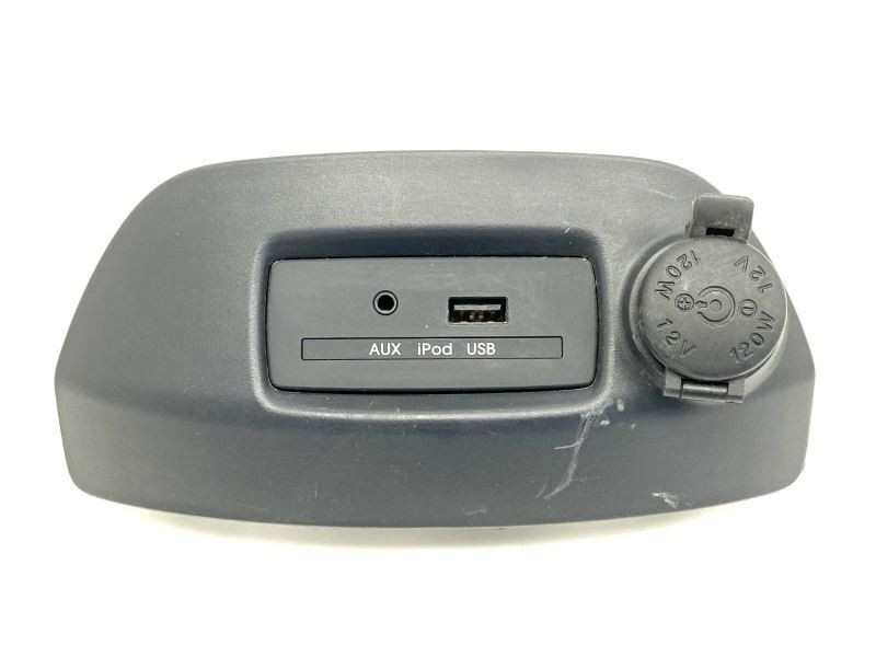 Auxiliary iPod USB Port Jack With Trim Bezel Fits 2010-2013 Kia Soul 82805