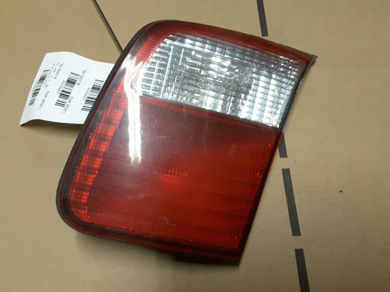 01 02 FORESTER R. TAIL LIGHT LID MOUNTED 84577