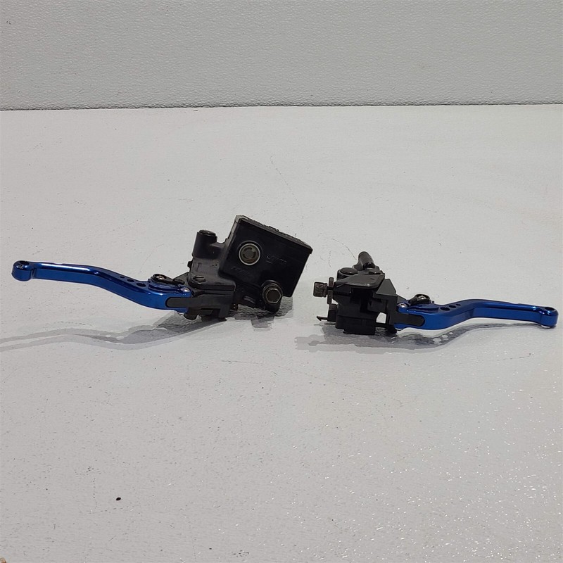 2005 Kawasaki ZR750 Front Brake Clutch Lever Handle Master Cylinder PS1049