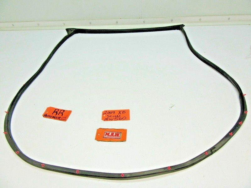 RIGHT REAR DOOR RUBBER SEAL STRIP WEATHER BODY FRAME CAR PANEL CLIP for SCION XB