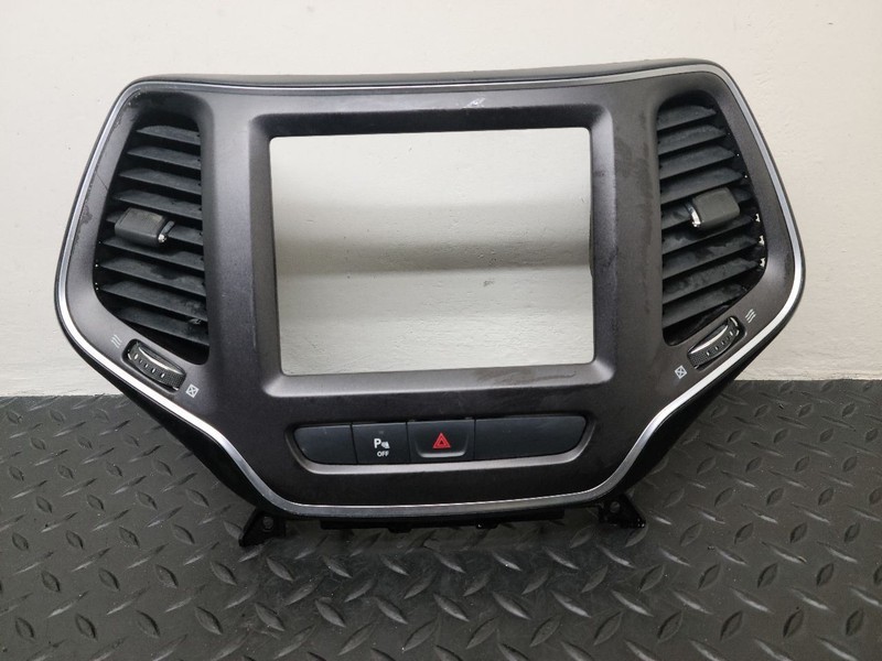 19-22 Jeep Cherokee Trailhawk Center Dash Bezel Assembly OEM 6DD541XPAB