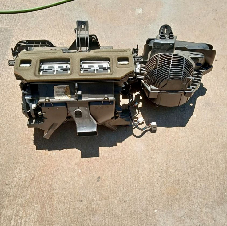 11-13 DODGE CHALLENGER OEM UNDER DASH HEATER ELEMENT CORE BOX ASSEMBLY COMPLETE