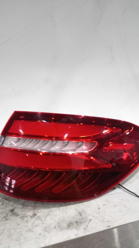 Used Right Tail Light Assembly fits: 2019 Mercedes-benz Mercedes glc-class 253 T