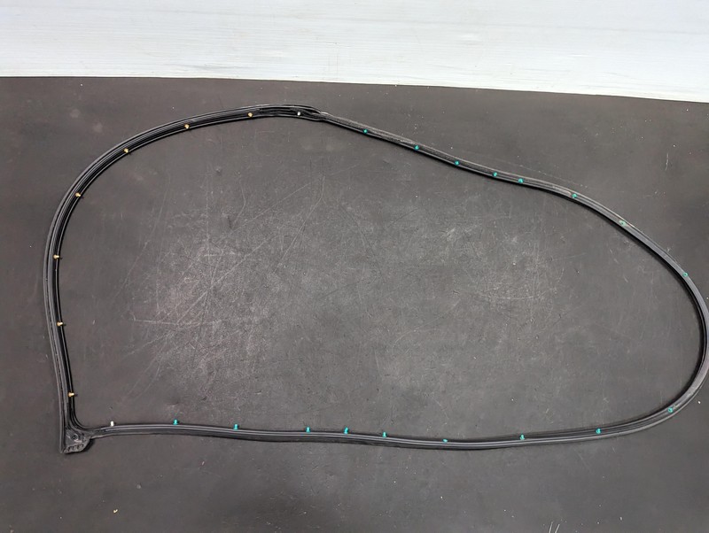 Front Right Door Weatherstrip 2019 Mazda CX-5 KB7W-58-760A 2017 2018 2020 2021