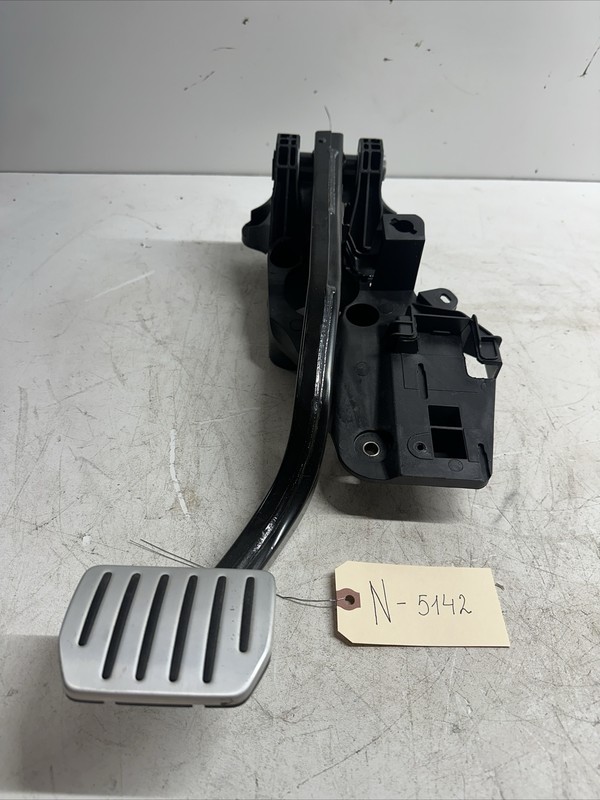 20-22 Tesla Model Y Drive Brake Pedal Asembly 1188691-01-B N-5142 S1