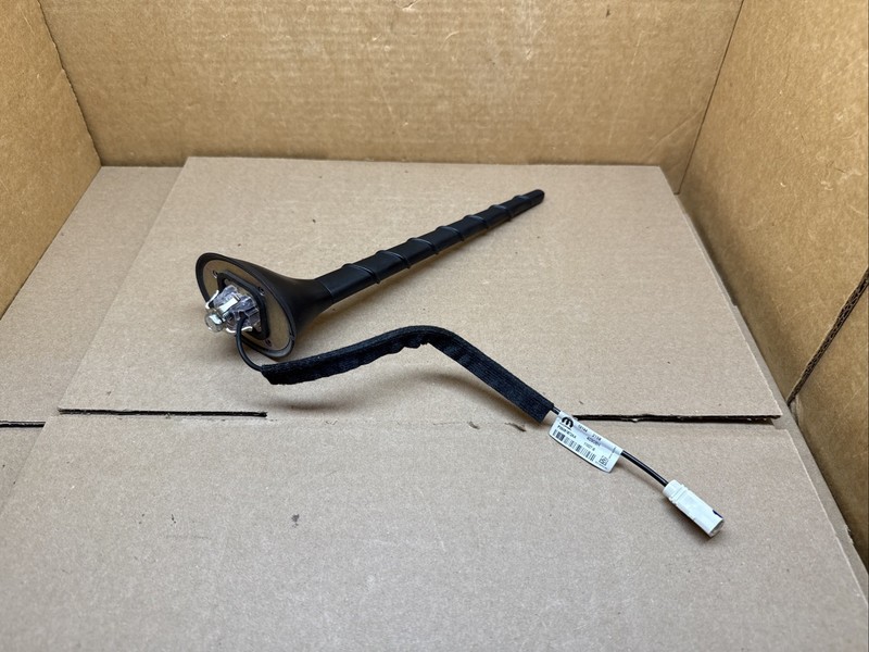 19-23 Cherokee 17-21 Compass 19-20 Journey Radio Antenna OEM 05091872AA