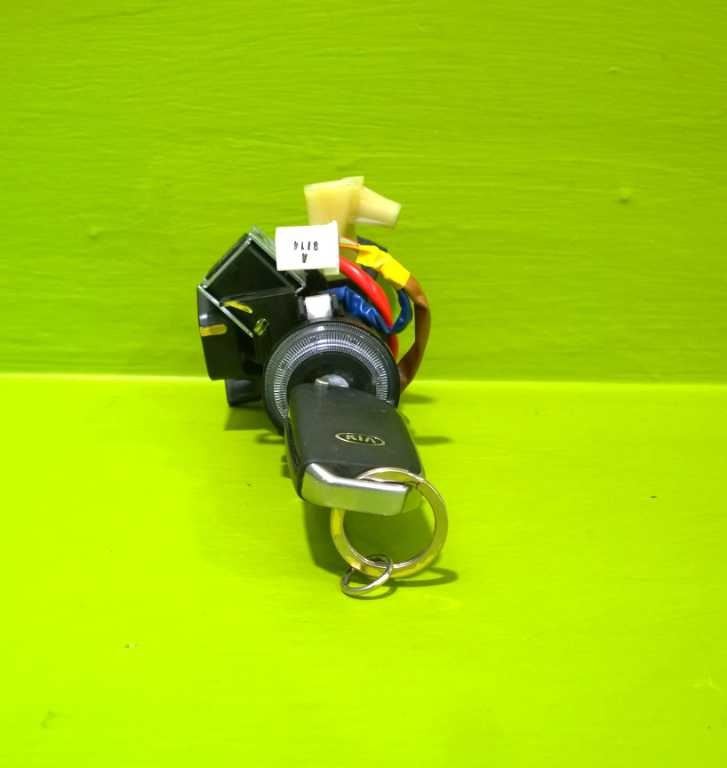 19 FORTE IGNITION SWITCH CYLINDER HOUSING W/KEY OEM 3919-20