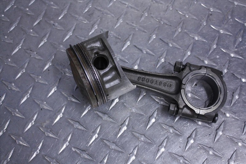 84 YAMAHA FJ 1100 PISTON WITH CONNECTING ROD #6 FJ1100