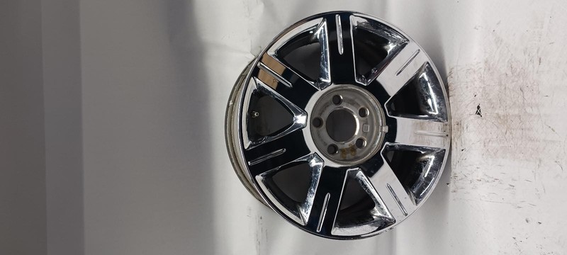 06-'07 CADILLAC DTS Wheel 17x7 7 spoke chrome OEM Grade B