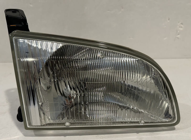 1998-2000 TOYOTA SIENNA RH (PASSENGER SIDE) HEADLAMP ASSY OEM