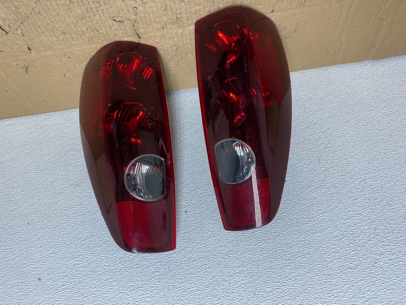 2004 to 2012 Chevrolet Colorado GMC Canyon Left+Right Set Tail Lights AC5495 DW