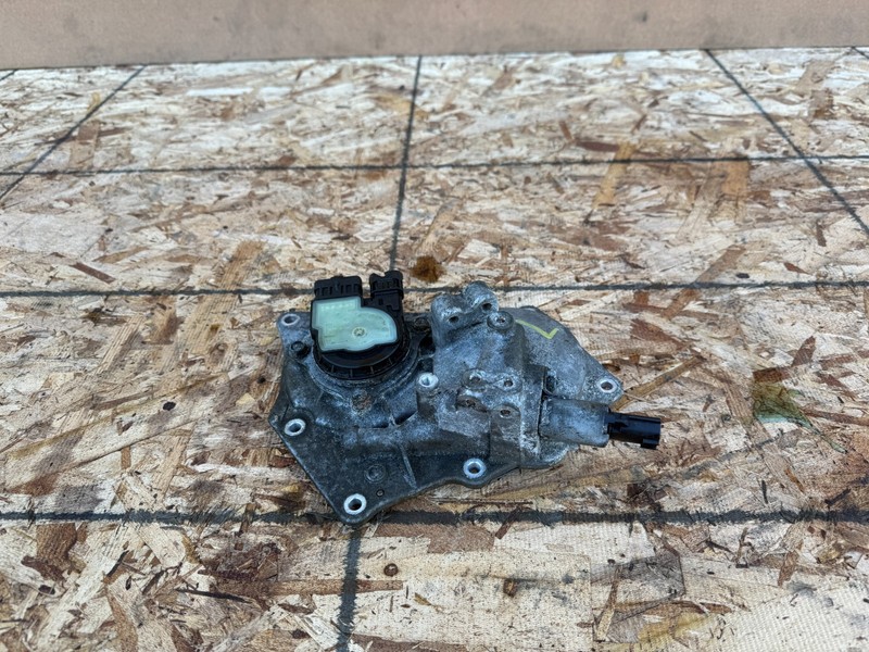 INFINITI Q50 Q60 16-24 OEM ENGINE LEFT VALVE TIMING SOLENOID ACTUATOR COVER 3.0