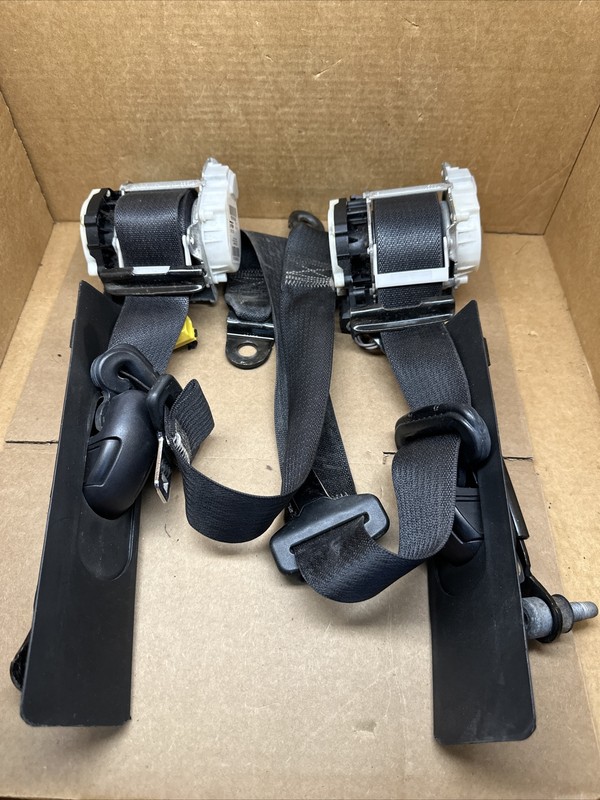 2011-2020 Grand Caravan Front Seat Belt Seatbelt Retractor Set Black Plastic