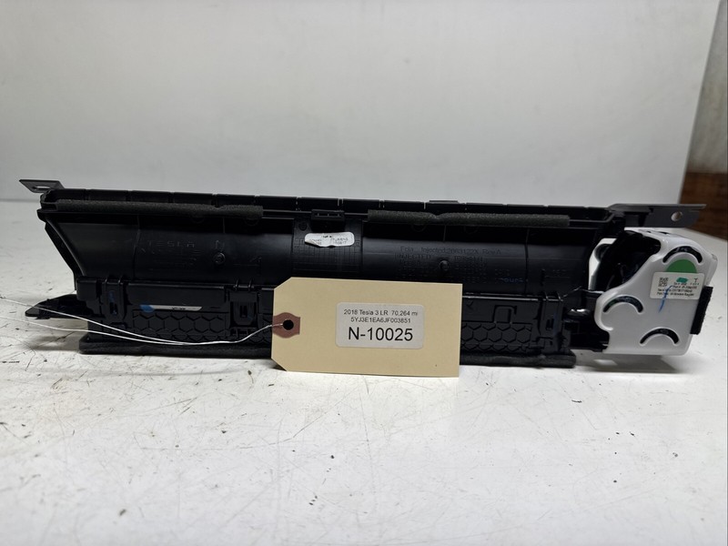TESLA MODEL 3 LEFT SIDE HEATER AC AIR VENT DUCT OEM 2017 2022 10025 B83