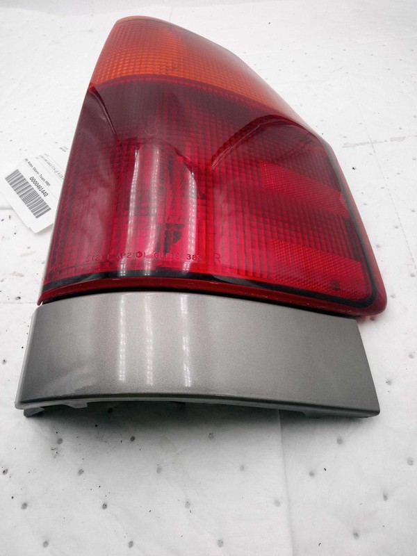 Used Right Tail Light Assembly fits: 2006 Gmc Envoy Right Grade B