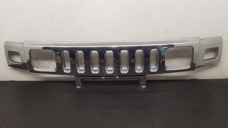 03-07 Hummer H2 Radiator Upper Grille Chrome OEM 15777617