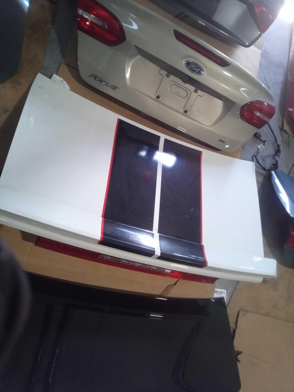 2011 Dodge Challenger OEM White Deck Lid Trunk Lid - Used, 175k Miles