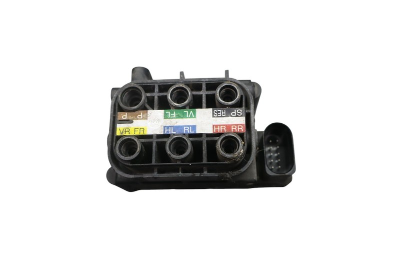 06-18 Mercedes W221 S400 Airmatic Air Pneumatic Suspension Valve Block OEM