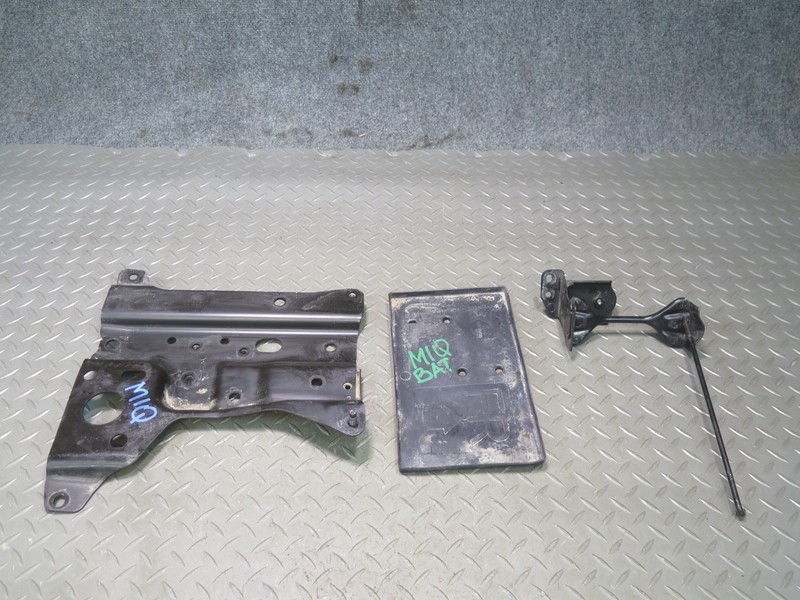 2014-2017 INFINITI QX60 HYBRID BATTERY TRAY HOLDER BRACKET SET