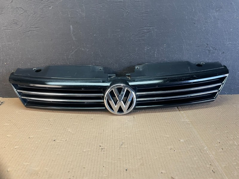 2011 to 2014 Volkswagen Jetta SedanFront Upper Grille Grill OEM ae3723 DG